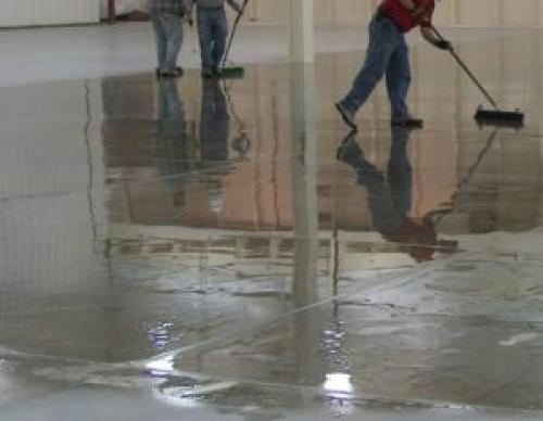 Чем покрыть бетонный пол в доме. Виды материалов для покрытия и укрепления бетонного пола