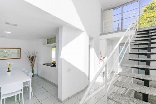 Надстроить второй этаж деревянного дома. Особенности надстройки мансарды 03 Надстроить второй этаж деревянного дома. Особенности надстройки мансарды 03