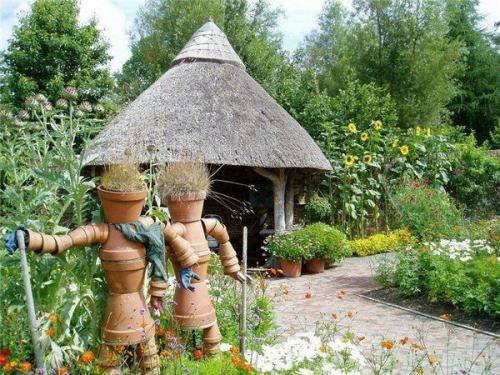 Картинки чучело в огороде. Секрет эффективного пугала