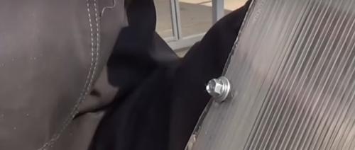 Обшивка теплицы поликарбонатом. Монтаж поликарбоната на кровельные саморезы