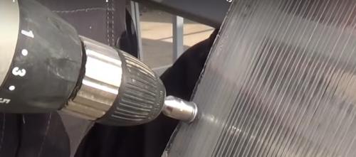 Обшивка теплицы поликарбонатом. Монтаж поликарбоната на кровельные саморезы