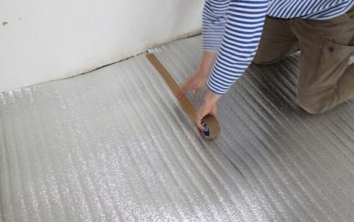 Укладка линолеума с утеплителем. Как класть утеплитель под линолеум