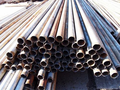 Монтаж деревянного забора на металлических столбах. Выбираем лучший вариант столбов из металла для установки забора и способ их защиты