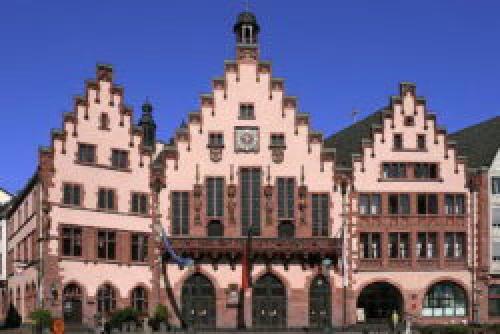 Как красиво сделать фронтон с фасадным окном для кафе. Что такое фронтон? Общая информация о его устойстве