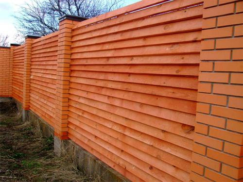 Монтаж деревянного забора. Виды деревянных заборов –, как создать красивую и надежную конструкцию