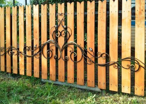 Монтаж деревянного забора. Виды деревянных заборов –, как создать красивую и надежную конструкцию