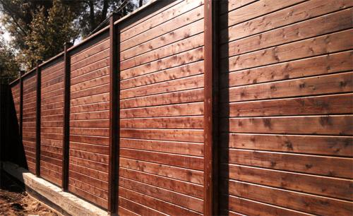 Монтаж деревянного забора. Виды деревянных заборов –, как создать красивую и надежную конструкцию