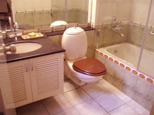 Материалы для отделки ванной комнаты. Отделка ванной комнаты — Красивые примеры современного интерьера! (80 фото)