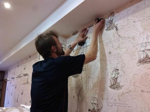 Можно ли поклеить обои на старые. Можно ли клеить обои на старые обои — несколько аргументов за и против 03