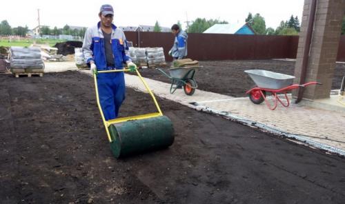 Как правильно выровнять участок на даче под газон. Способы выравнивания