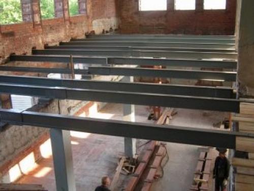 Кухня с балками на потолке. Материалы 06