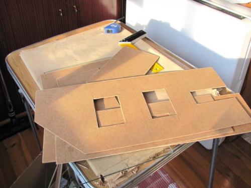 Поделка домик из коробки. Что понадобится