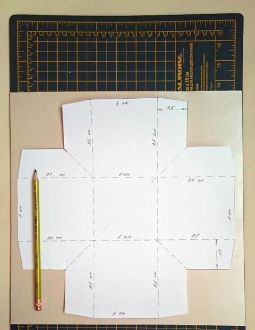 Поделка домик из коробки. Что понадобится