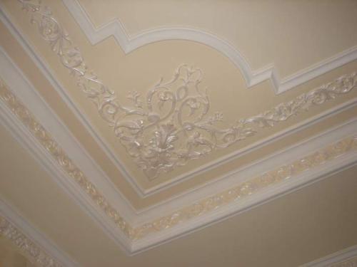 Плинтуса для натяжных потолков. Потолочный плинтус для натяжных потолков виды и советы при выборе