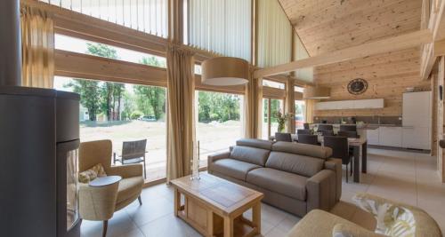 Чем отделать стены в деревянном доме внутри дешево и красиво. Отделка стен в доме: обзор лучших материалов и технологий. 90 фото вариантов дизайна стен в частном доме