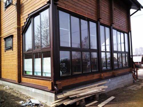 Окна в коттедж. Особенности выбора остекления для коттеджей и загородных домов