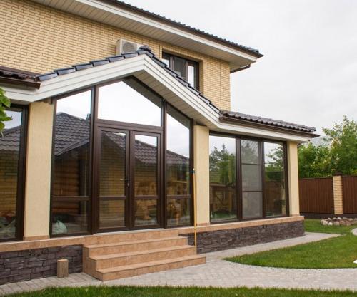 Окна в коттедж. Особенности выбора остекления для коттеджей и загородных домов
