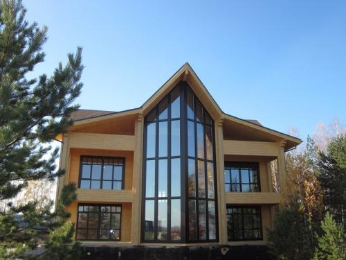 Окна в коттедж. Особенности выбора остекления для коттеджей и загородных домов