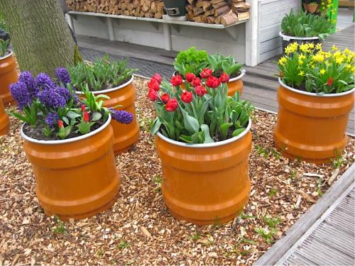 Клумба на газоне своими руками. Клумбы своими руками из подручных материалов (фото)