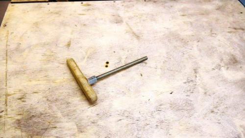 Как сделать сиденье табурета из ПЭТ крышек и другого пластика. Процесс изготовления струбцин 08