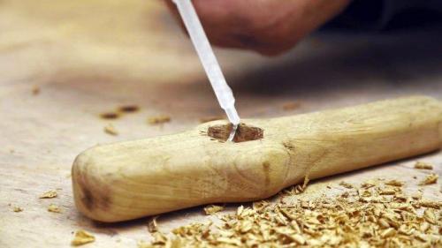 Как сделать сиденье табурета из ПЭТ крышек и другого пластика. Процесс изготовления струбцин 07