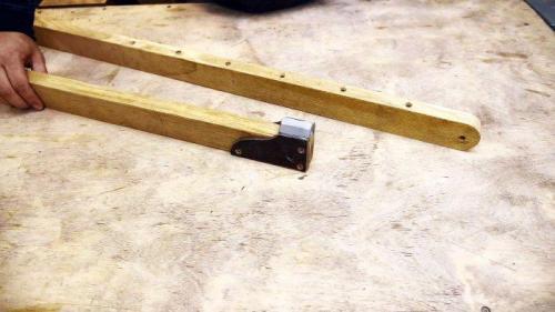 Как сделать сиденье табурета из ПЭТ крышек и другого пластика. Процесс изготовления струбцин 04