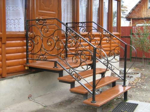Винтовая лестница уличная. Разновидности уличных лестниц