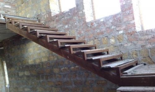 Лестница из уголка чертеж. Как сварить лестницу из металлического уголка – инструкция и видео