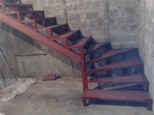 Лестница из профильной трубы. Выбор профиля и его возможности