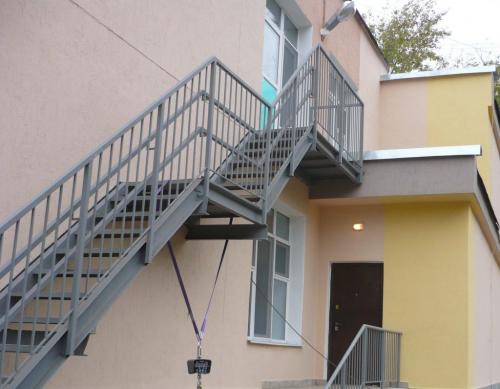 Винтовая лестница уличная. Разновидности уличных лестниц