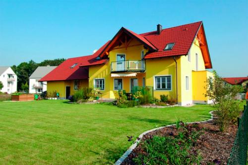 Как подобрать цвет фасада к коричневой крыше. Базовые правила сочетания цветов 10