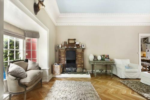 Фасад дома цвета кофе с молоком. Короед цвет кофе с молоком