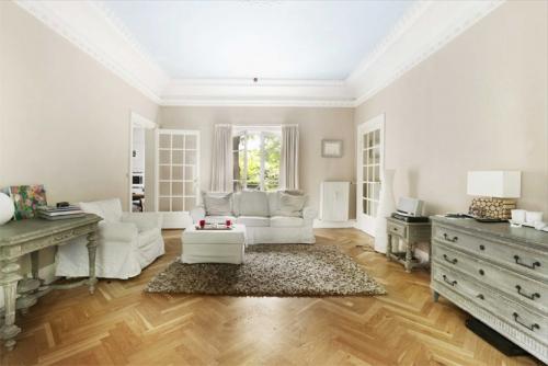 Фасад дома цвета кофе с молоком. Короед цвет кофе с молоком