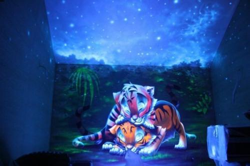 Как расписать стену в квартире. Как красиво разрисовать стену в комнате своими руками