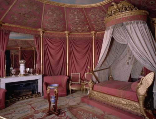 Какие материалы используются для изготовления подвесных потолков. История натяжных потолков