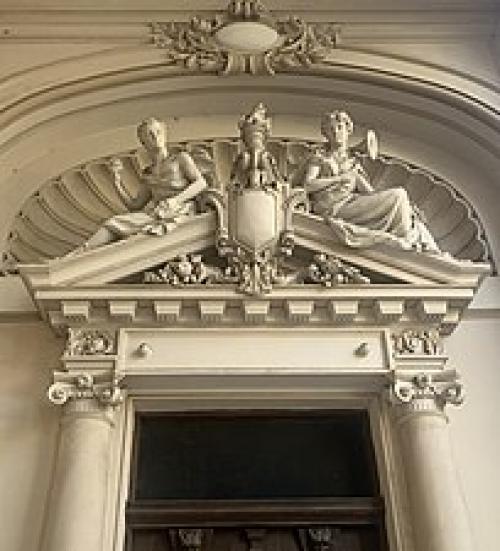 Фронтон дома и его виды с описанием и характеристикой. 05