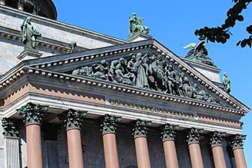 Фронтон дома и его виды с описанием и характеристикой. 04