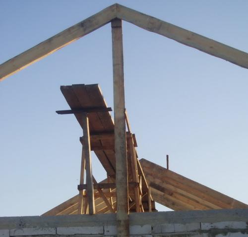 Как зашить фронтон двускатной крыши. Правила монтажа фронтонов из досок