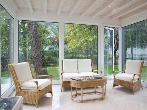 Как украсить фронтон дома своими руками. Практичная эстетика: фронтоны с балконами и террасами