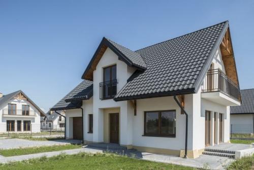 Как украсить фронтон дома своими руками. Практичная эстетика: фронтоны с балконами и террасами