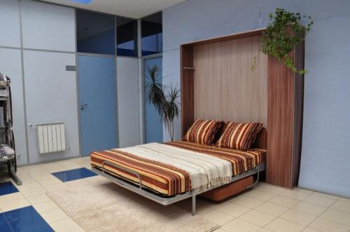 Кровать с подъемным механизмом сама поднимается. Кровать с подъемным механизмом: преимущества и недостатки