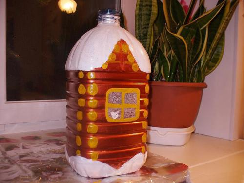 Какие материалы можно использовать для украшения новогодних поделок из пластиковой бутылки. Поделки из пятилитровой пластиковой бутылки к Новому году