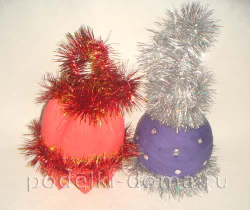 Как можно украсить новогоднюю поделку из пластиковой бутылки. Игрушки-снежинки на елку 