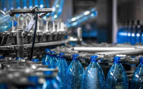 Защитите окружающую среду: почему не стоит выбрасывать пластиковые бутылки 01