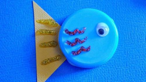 Какие цвета краски лучше использовать для поделки из пластиковых бутылок и крышек. Поделки из пластиковых крышек своими руками — схемы изготовления полезных поделок из крышек от пластиковых бутылок для детей, дачи и сада + фото