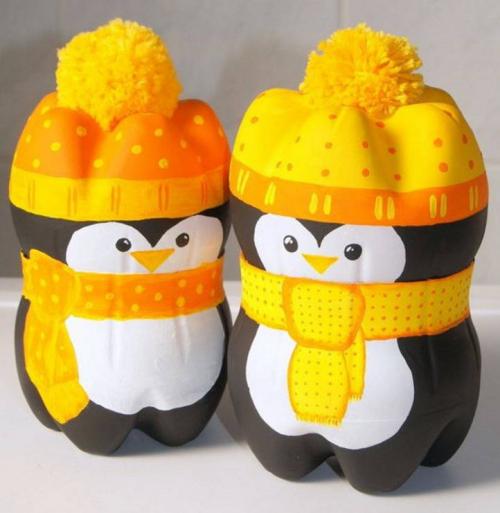 Как изготовить поделки из пластиковых бутылок для праздничных декораций. Поделки из пластиковых бутылок своими руками: 84 фото лучших идей использования 1,5 и 5 литровых бутылок для детей, дачи, дома, сада