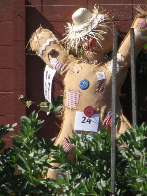 Может ли пугало быть не только инструментом, но и элементом декора. Пугало в сад — необходимая защита от птиц или необычный декор на загородном участке (фото + видео)