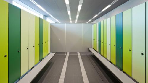 Шкаф для раздевалки дсп. Секционные шкафы и шкафчики для рабочих раздевалок