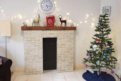 Декоративный камин из пенопласта. Плюсы и минусы использования пенопласта для камина 32