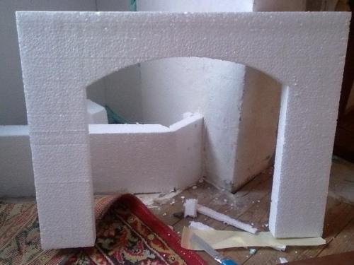 Делаем фальш-камин из пенопласта. Способы изготовления и декорирования 05